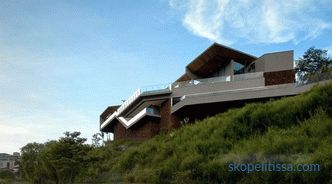 Venkovský dům na vrcholu hory ve městě Belo Horizonte, Brazílie