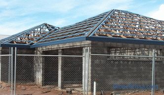 Hip střecha - vazníkový systém bederní střechy, výpočet, etapy instalace + foto a video