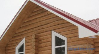 Střešní štít, dřevěný štít, výzdoba štítové a mansardové střechy rodinného domu
