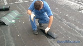 Demontáž střechy, metody, vlastnosti a kroky procesu, které ovlivňují náklady na demontáž střechy