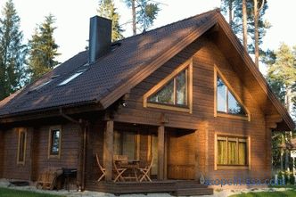 Dům ze dřeva s podkrovím, dřevěný venkovský dům s podkrovím, plán domu ze dřeva s podkrovím