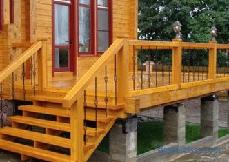 Veranda dřevěného venkovského domu to udělejte sami: nápady a fotografie
