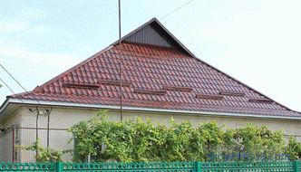 Půlklopná střecha: konstrukční prvky, stavební technologie