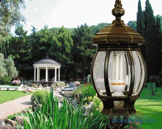 Venkovské lucerny a sloupy veřejného osvětlení, charakteristika a jemnost výběru sloupů pro zahradu