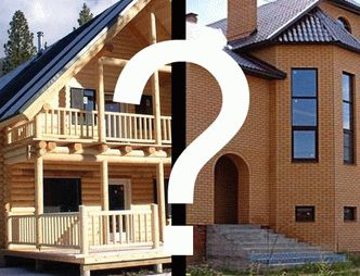 Dřevo nebo cihla: co si vybrat pro venkovský dům?