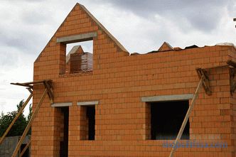 Co je lepší postavit dům pro trvalý pobyt: přehled materiálů